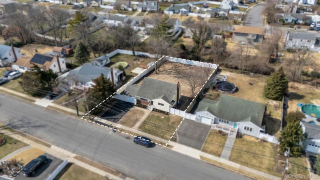 40 Durhamoc Lane, North Babylon, NY 11703