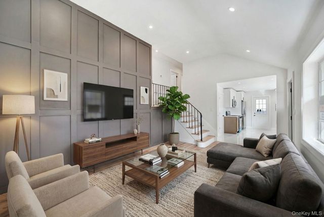 40 Durhamoc Lane, North Babylon, NY 11703