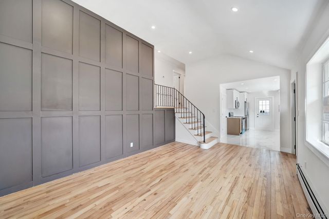 40 Durhamoc Lane, North Babylon, NY 11703