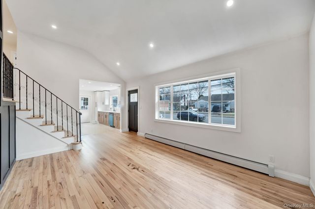 40 Durhamoc Lane, North Babylon, NY 11703