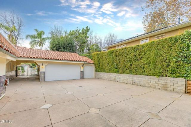 5116 Greencrest Road, La Canada Flintridge, CA 91011
