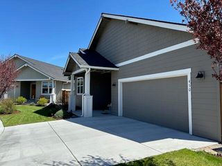 450 NE Oak Court, Redmond, OR 97756