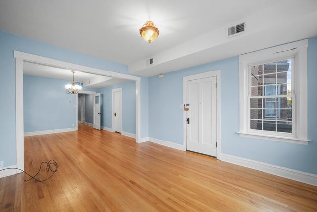 4239 W Melrose Street 2, Chicago, IL 60641