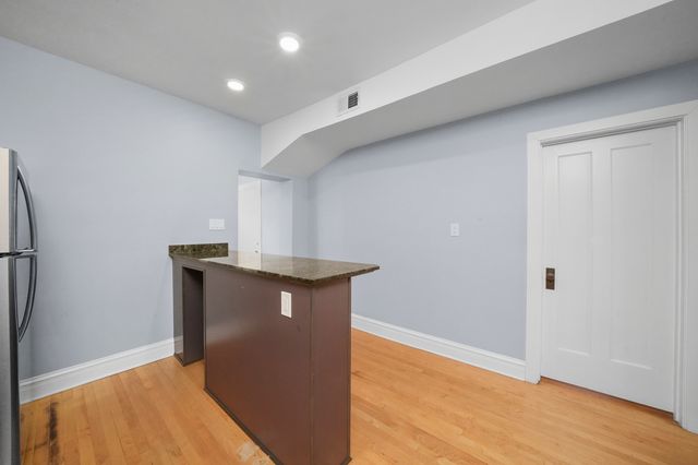 4239 W Melrose Street 2, Chicago, IL 60641