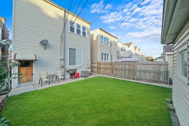 4239 W Melrose Street 2, Chicago, IL 60641