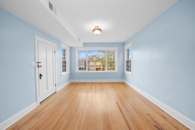 4239 W Melrose Street 2, Chicago, IL 60641