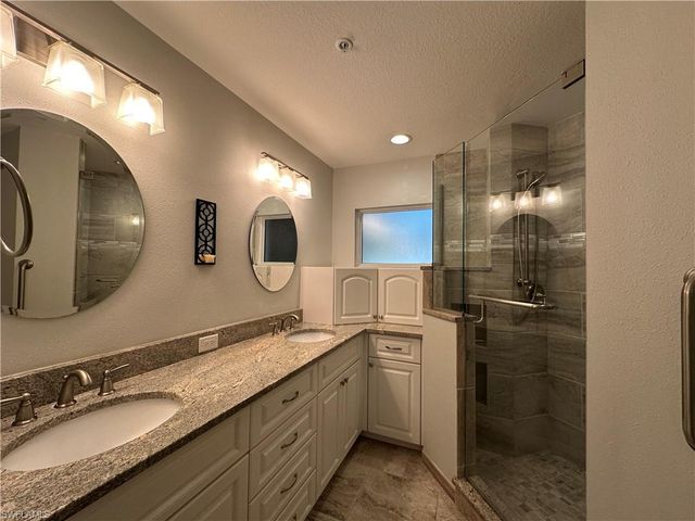 6820 Huntington Lakes CIR 201, Naples, FL 34119