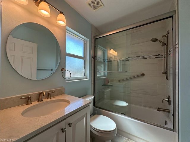 6820 Huntington Lakes CIR 201, Naples, FL 34119