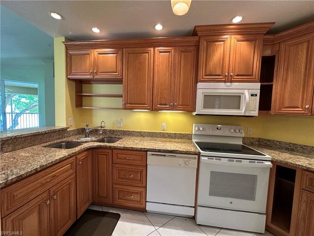 6820 Huntington Lakes CIR 201, Naples, FL 34119