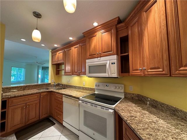 6820 Huntington Lakes CIR 201, Naples, FL 34119