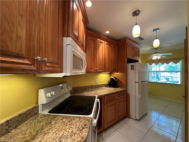 6820 Huntington Lakes CIR 201, Naples, FL 34119