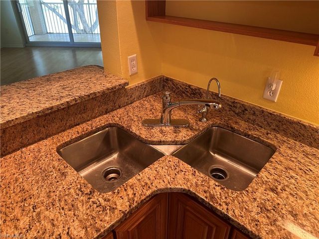 6820 Huntington Lakes CIR 201, Naples, FL 34119