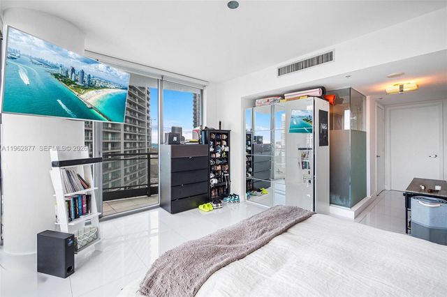 92 SW 3rd St 2710, Miami, FL 33130