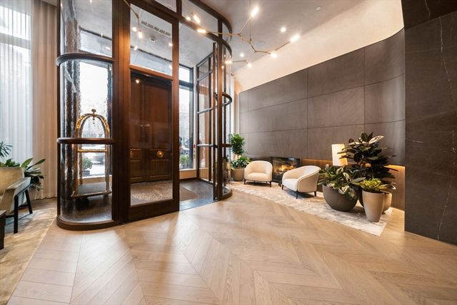 430 Stuart St 1518, Boston, MA 02116