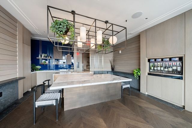 430 Stuart St 1518, Boston, MA 02116