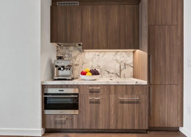 430 Stuart St 1518, Boston, MA 02116