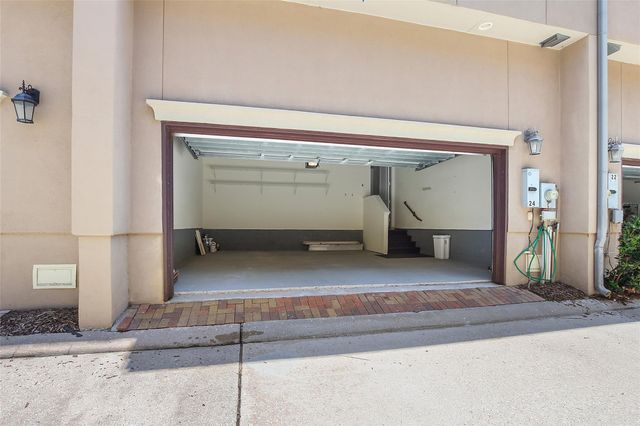 24 Tassia Lane, Houston, TX 77058