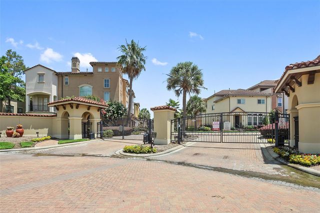 24 Tassia Lane, Houston, TX 77058