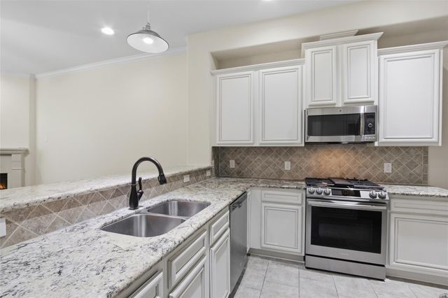 24 Tassia Lane, Houston, TX 77058