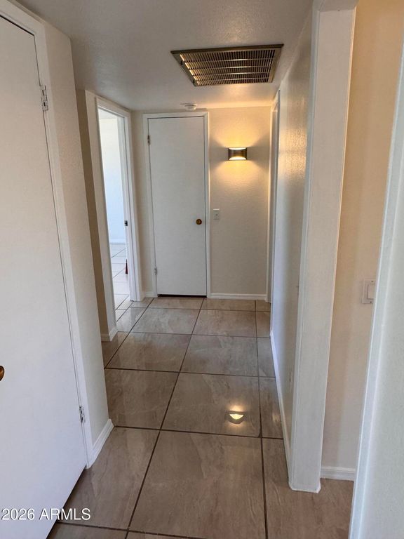 Image 10 of property listing at 9711 W HAWTHORN Court, Sun City, AZ 85351