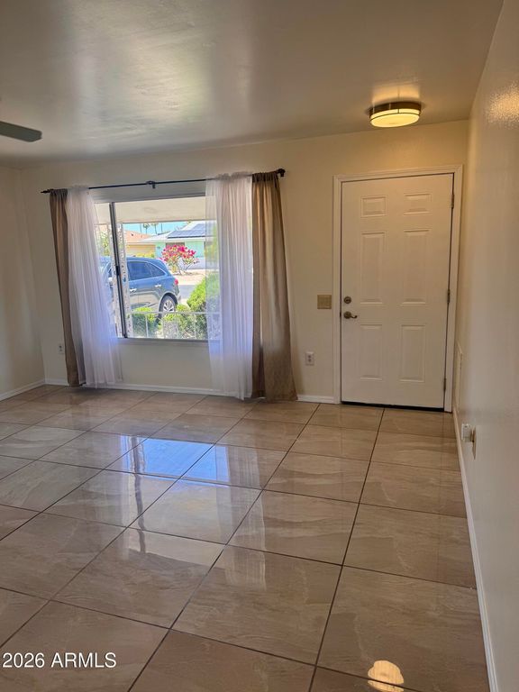 Image 11 of property listing at 9711 W HAWTHORN Court, Sun City, AZ 85351