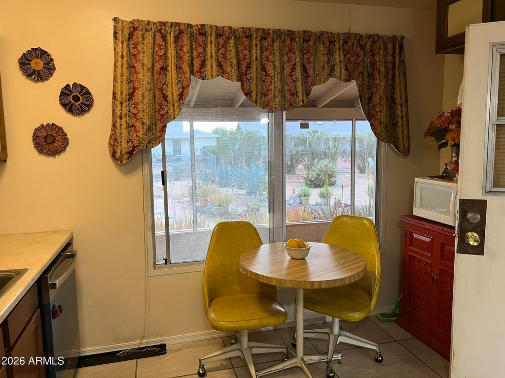 Image 14 of property listing at 9711 W HAWTHORN Court, Sun City, AZ 85351