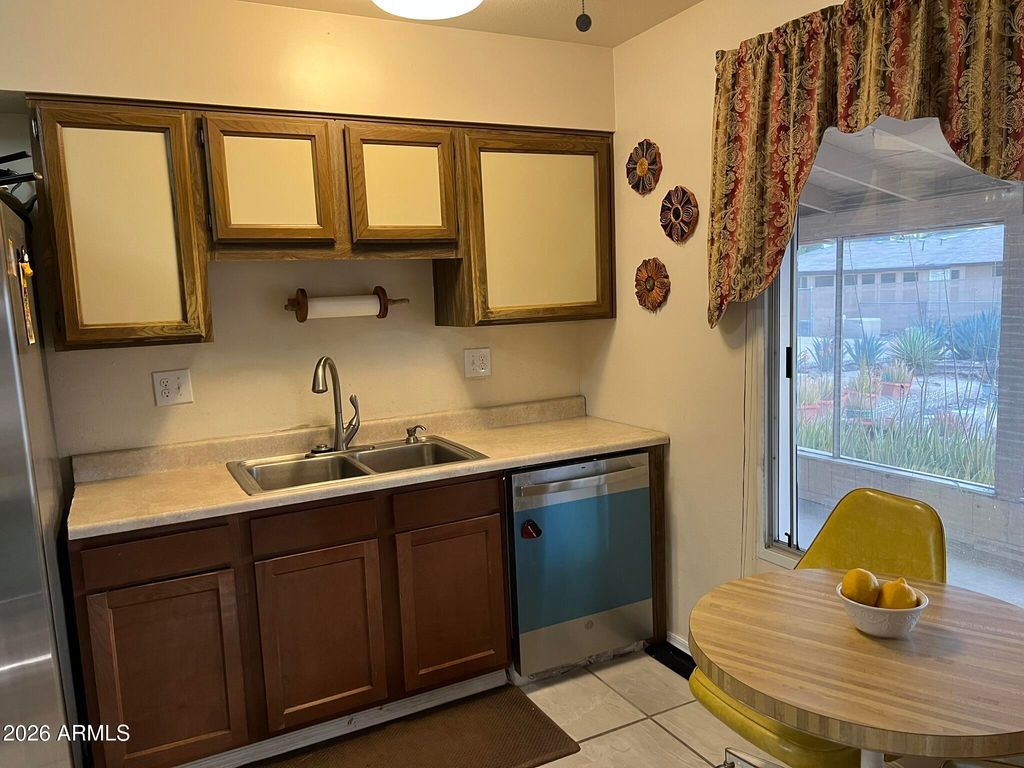 Image 15 of property listing at 9711 W HAWTHORN Court, Sun City, AZ 85351