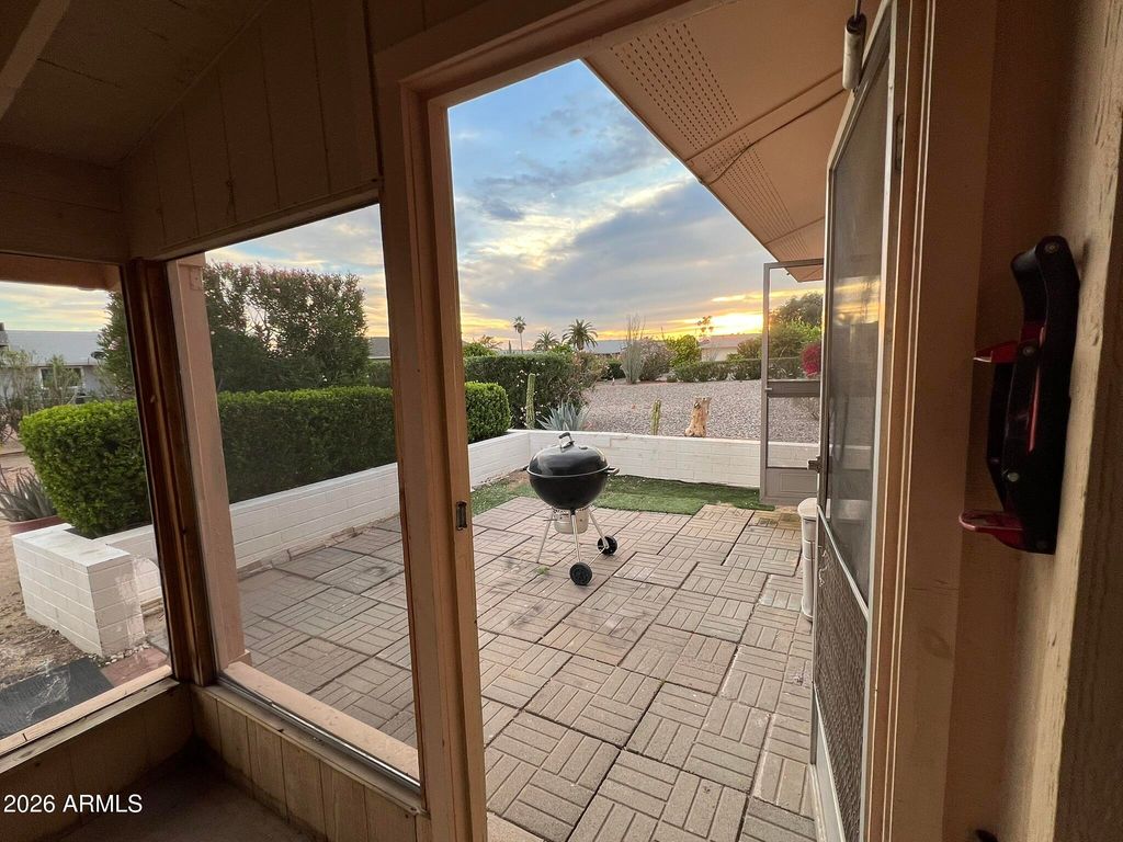 Image 20 of property listing at 9711 W HAWTHORN Court, Sun City, AZ 85351