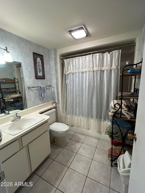 Image 21 of property listing at 9711 W HAWTHORN Court, Sun City, AZ 85351