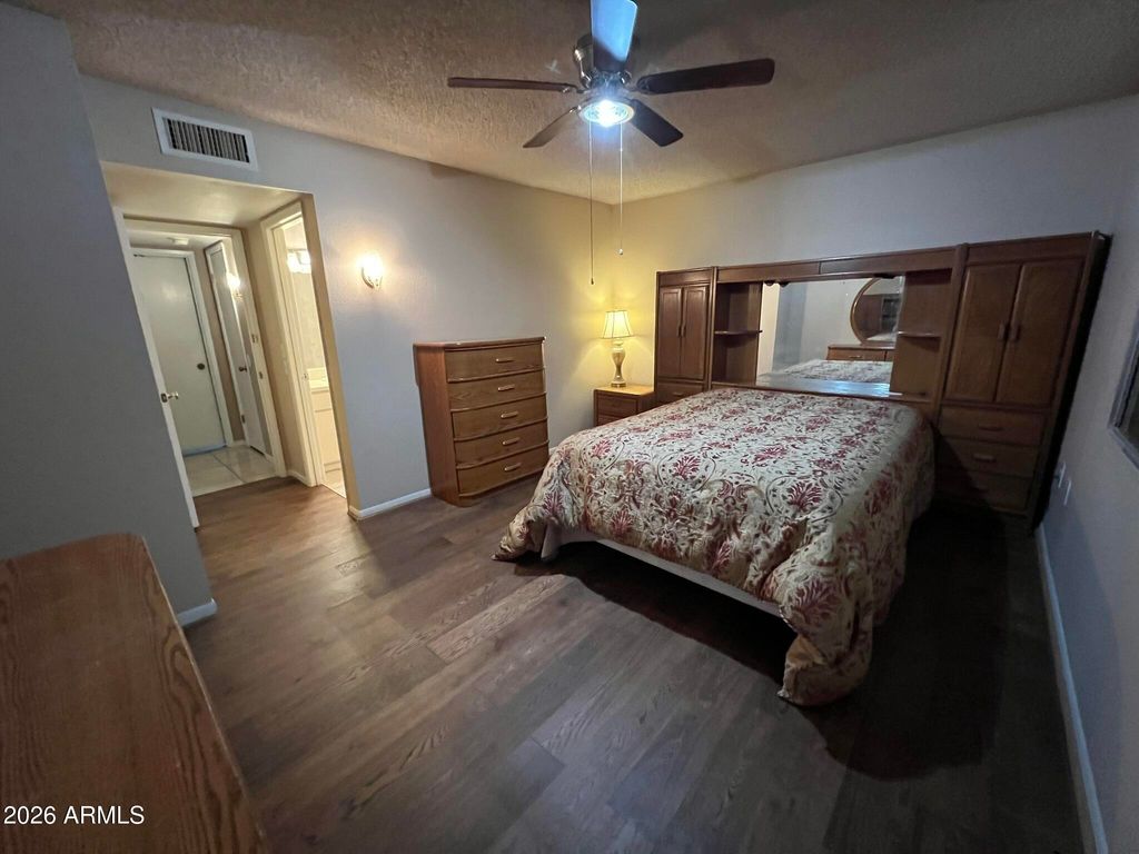 Image 22 of property listing at 9711 W HAWTHORN Court, Sun City, AZ 85351