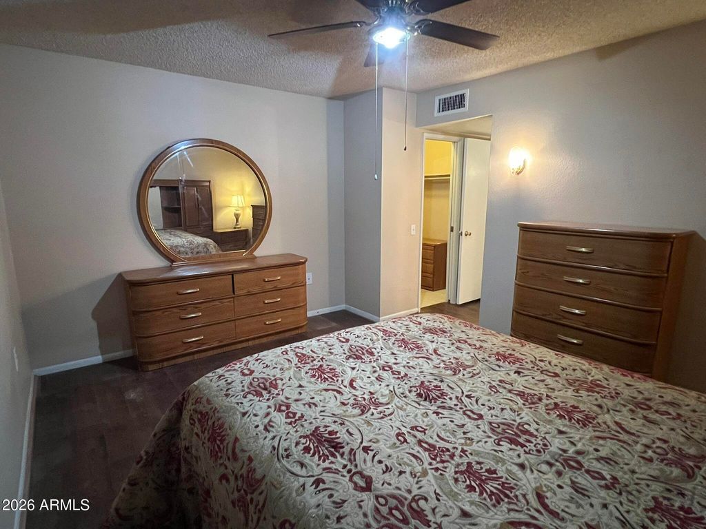 Image 24 of property listing at 9711 W HAWTHORN Court, Sun City, AZ 85351