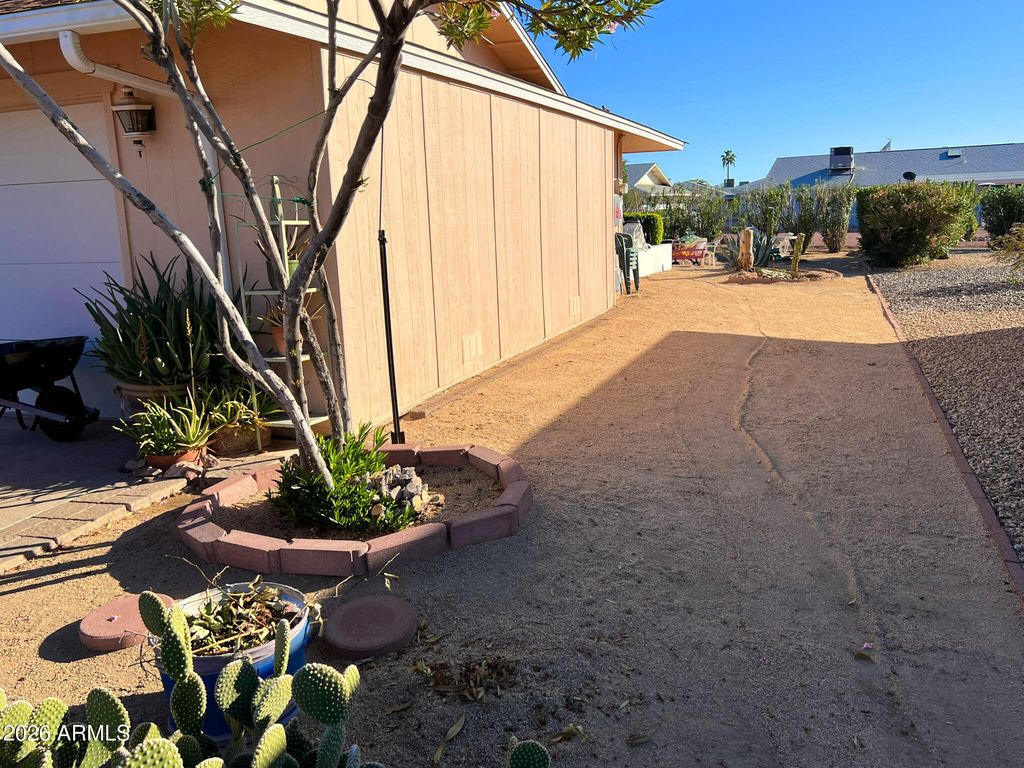 Image 36 of property listing at 9711 W HAWTHORN Court, Sun City, AZ 85351