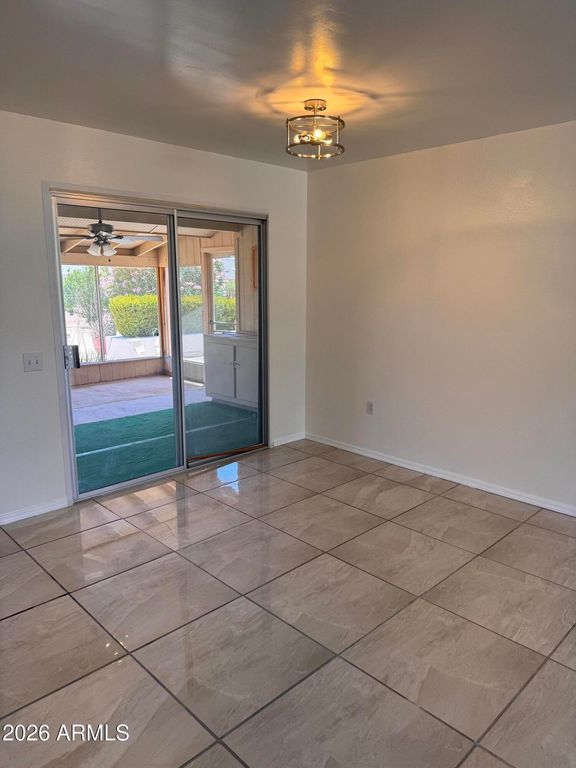 Image 8 of property listing at 9711 W HAWTHORN Court, Sun City, AZ 85351