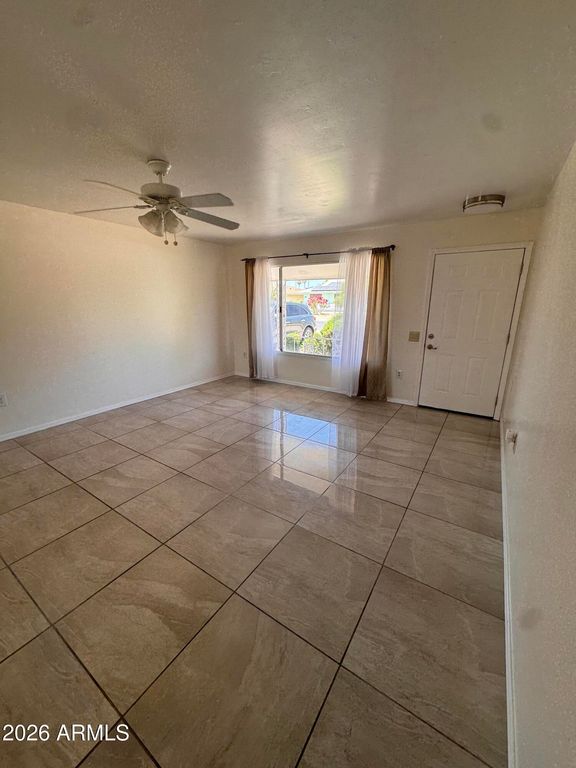 Image 9 of property listing at 9711 W HAWTHORN Court, Sun City, AZ 85351