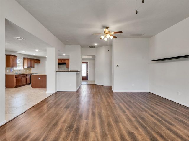 6807 Davy Crockett Drive, Manvel, TX 77578