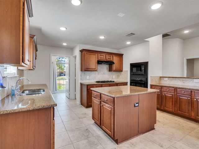 6807 Davy Crockett Drive, Manvel, TX 77578