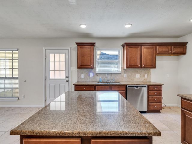 6807 Davy Crockett Drive, Manvel, TX 77578