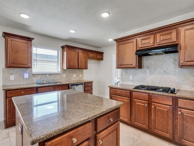 6807 Davy Crockett Drive, Manvel, TX 77578