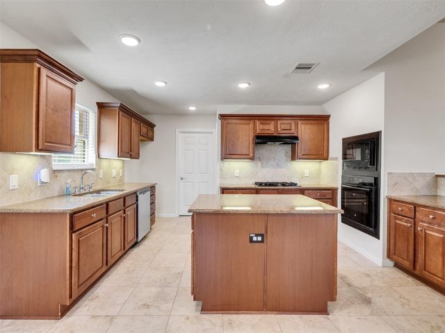 6807 Davy Crockett Drive, Manvel, TX 77578