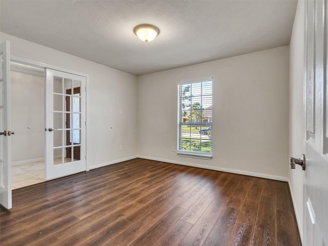 6807 Davy Crockett Drive, Manvel, TX 77578