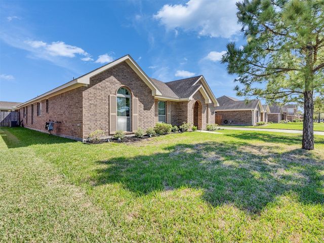 6807 Davy Crockett Drive, Manvel, TX 77578
