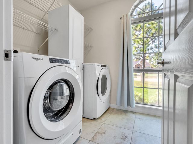 6807 Davy Crockett Drive, Manvel, TX 77578