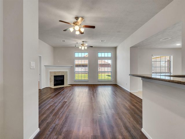 6807 Davy Crockett Drive, Manvel, TX 77578