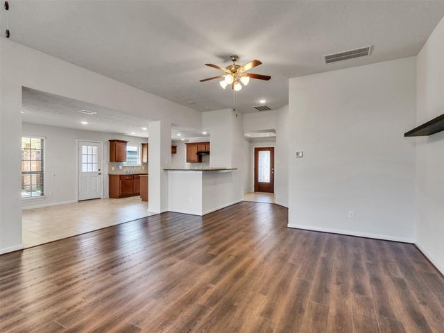 6807 Davy Crockett Drive, Manvel, TX 77578