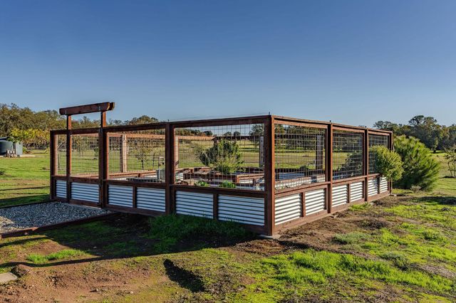 17 Sara-Lex Ct, Valley Springs, CA 95252