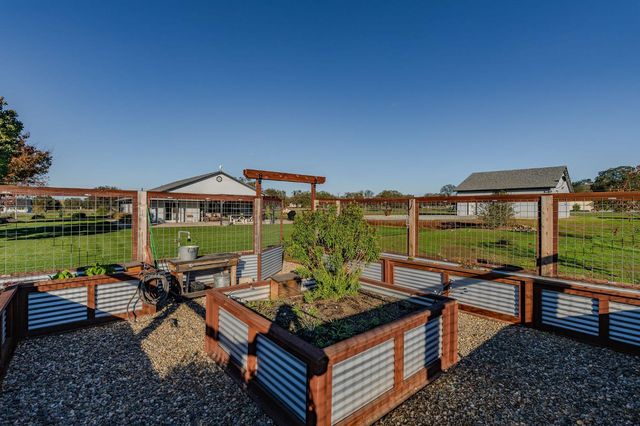 17 Sara-Lex Ct, Valley Springs, CA 95252