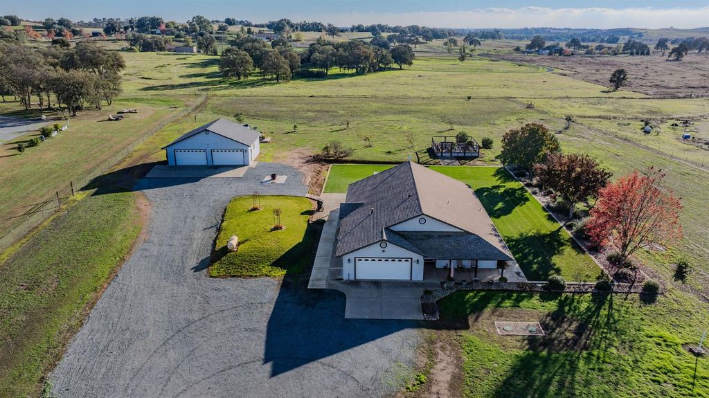 17 Sara-Lex Ct, Valley Springs, CA 95252