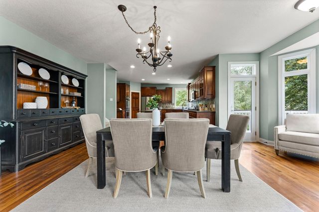 21761 Pine Tree Circle, Lakeville, MN 55044