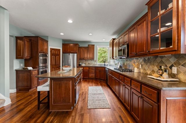 21761 Pine Tree Circle, Lakeville, MN 55044