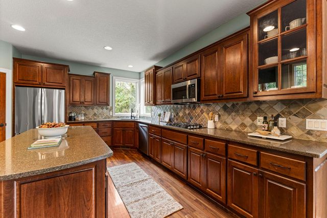 21761 Pine Tree Circle, Lakeville, MN 55044